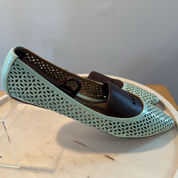 Just Fab Shanny Pointy Toe Flats - Picture 5 of 8